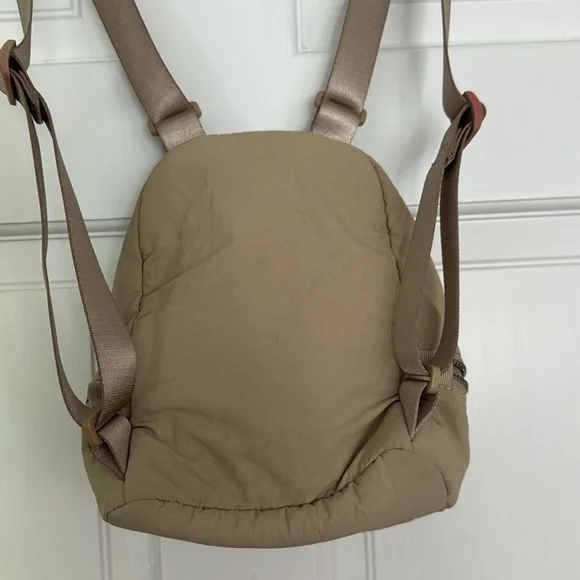Lululemon mini crossbody/backpack - Picture 3 of 5